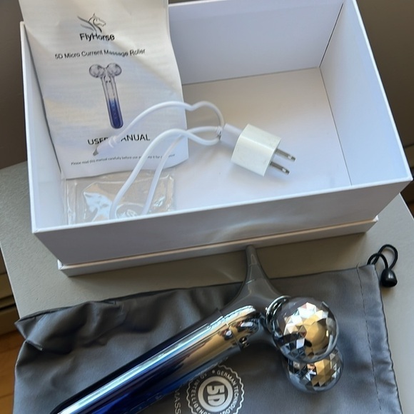 Skincare Fly horse 5D Micro Current Massage Roller Blue/Silver - Picture 7 of 7